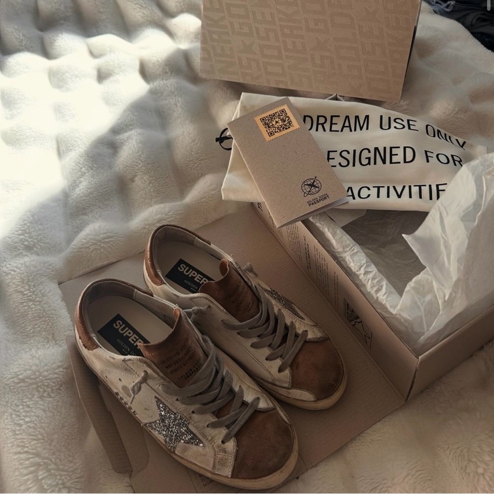 Golden goose. Size 7!